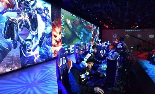 在她巅峰时 在她巅峰时